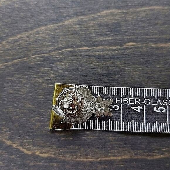 Official GEE Super Saiyan Goku mini pin - Picture 5 of 5